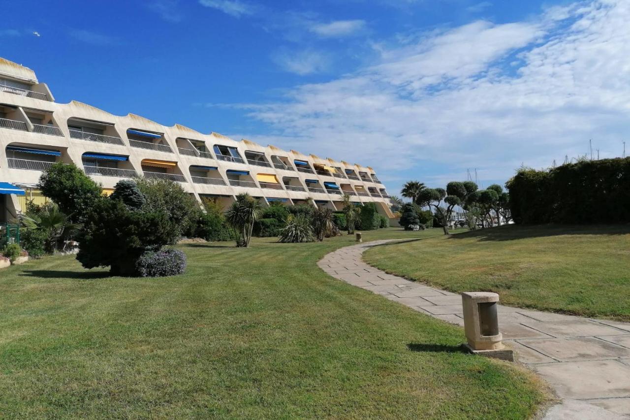 40M With Terrace In A Residence With Pool Le Grau-du-Roi Exterior photo